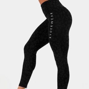 Ryderwear animal scrunch leggings